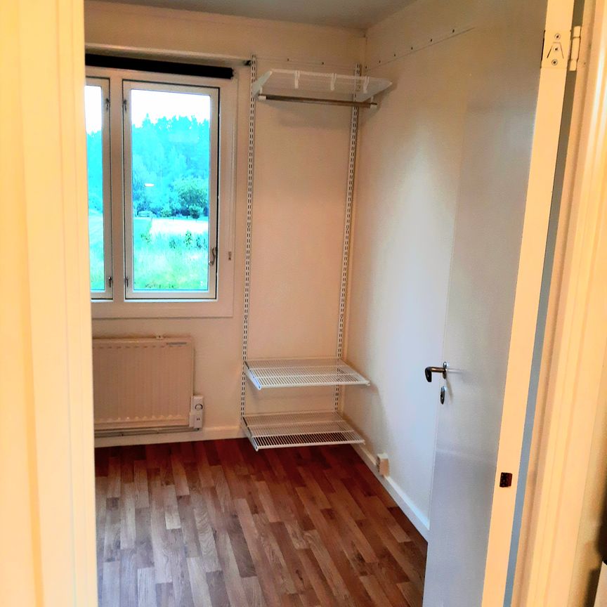 Skalhamravägen, Gottröra - Photo 1