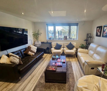 3 bedroom flat to rent - Photo 3