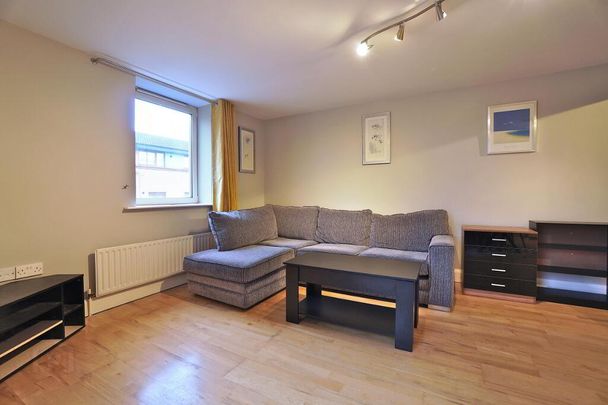 E3.3 Apartment Whitehall Square, 181 Sandy Row, Belfast, BT12 5EG - Photo 1