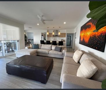 Stunning large 4 bedroom home on large block - Photo 3