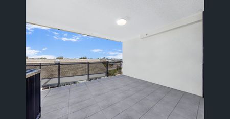 Coastal Living in the Heart of Mooloolaba - Photo 4