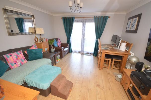 2 bedroom end of terrace house to rent - Photo 1