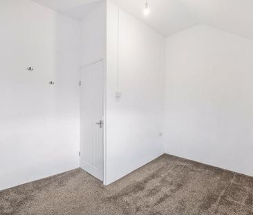 2 bedroom semi-detached house to rent - Photo 4