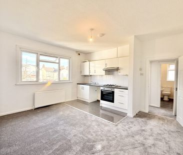 1 bed Flat Ailsa Road, Essex, SS0 - Photo 2