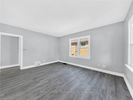 Detached Home For Lease | X8283028 - Photo 2