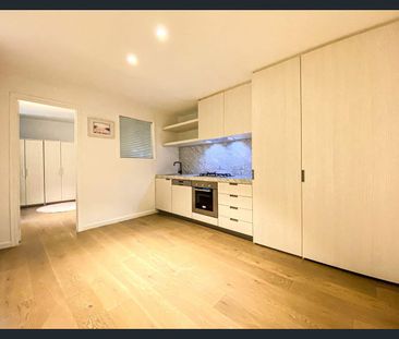 Fully furnished 2 Bedrooms Apartment Central of North Melbourne - Photo 6