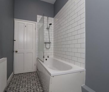 2 bedroom end of terrace house to rent - Photo 5