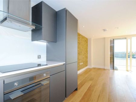 A well appointed 1 bedroom apartment situated on the third floor of this riverside development, located in the heart of Wapping, literally next door to Wapping Overground station. - Photo 4