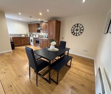 Cambridge Square, Middlesbrough - Photo 4