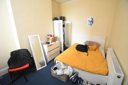 6 bedroom terraced house to rent - Photo 4