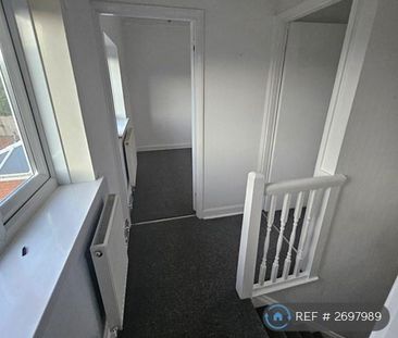 3 bedroom semi-detached house to rent - Photo 4