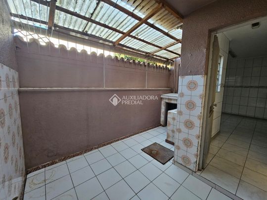 Prédio com 6 quartos e 175m² para alugar em Marechal Rondon, Canoas. - Foto 1