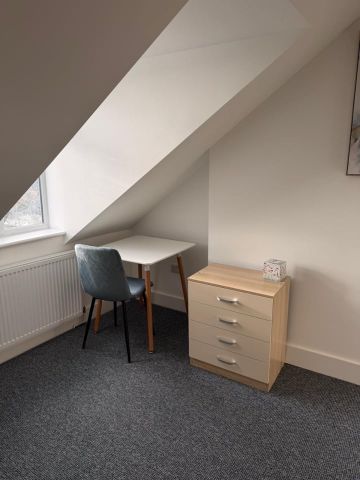 3 Bed Flat, Philip Lane, N15 - Photo 3