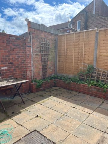 3 bedroom terraced house to rent - Photo 2