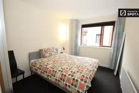 Stylish 3-bedroom apartment for rent in Old City, Dublin - Photo 2