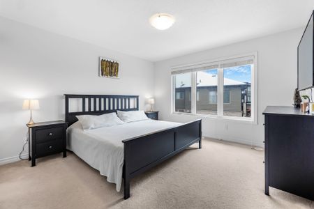 For Lease - 376 Wheat Boom Drive, Oakville, Ontario - Photo 4