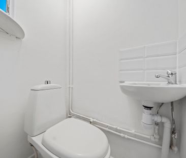 Heather Close, Warrington - Photo 3