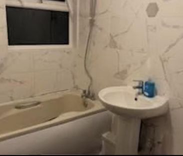 3 bedroom end of terrace house to rent - Photo 3