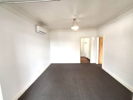 Spacious Hataitai Flat For Rent - Photo 4