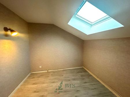 Location Appartement 4 pièces 86m² ROANNE 42300 - Photo 4