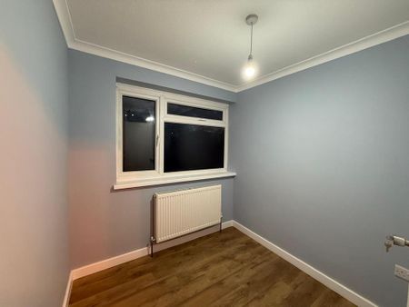 4 bedroom semi-detached house to rent - Photo 4