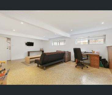29 Ara Street, Camp Hill, Qld 4152 - Photo 3