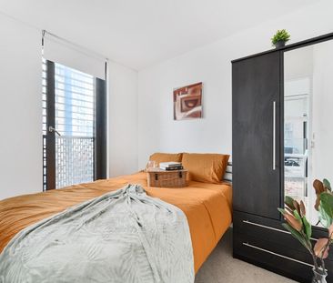 1 Bed Flat, Stratosphere Tower, E15 - Photo 5