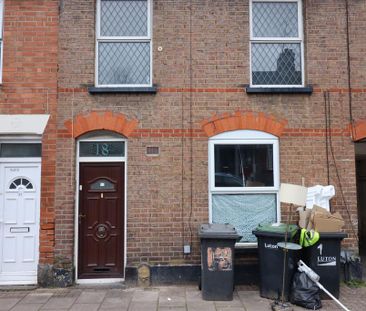 2 bedroom maisonette to rent - Photo 4