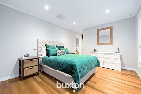 10 Stanford Avenue, Keysborough VIC 3173 - House For Rent | Domain - Photo 5