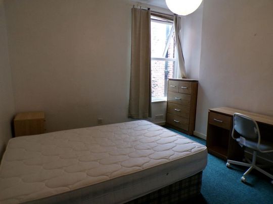 6 bedroom house to rent - Photo 1