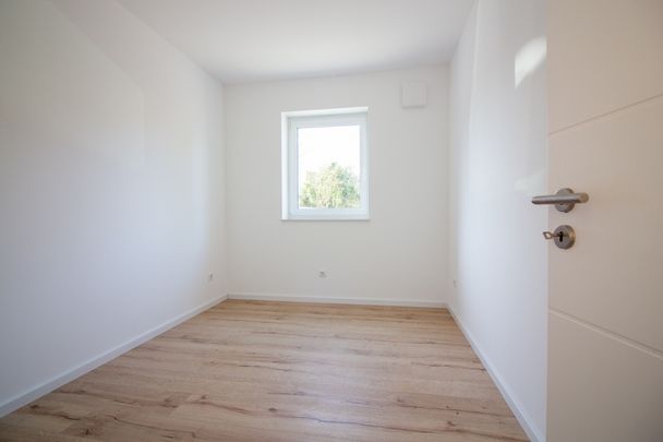 Wohnen Sie traumhaft schön, modern und zentral - 3 ZKB Etagenwohnung mit EBK, Balkon & Stellplatz - Photo 1