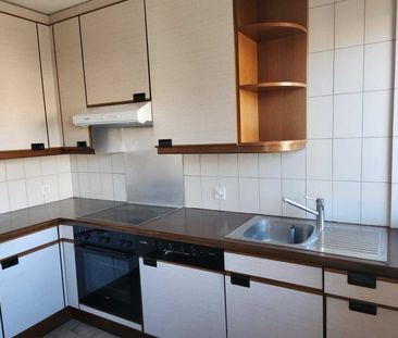 APPARTEMENT 4 PIECES CENTRE VILLE ET ASCENSEUR UN LOYER NET OFFERT ! - Photo 2