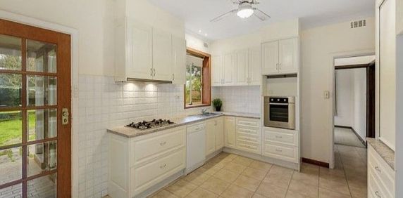 Preston's Best at Your Doorstep - Brilliant Location, Stylish Space - Photo 2