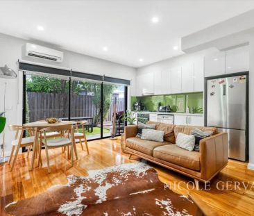 “Style & Luxury in Pascoe Vale” - Photo 2