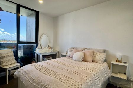 FULLY FURNISHED 2 BEDROOM APARTMENT LOCATED IN THE HEART OF ADELAIDE. - Photo 3