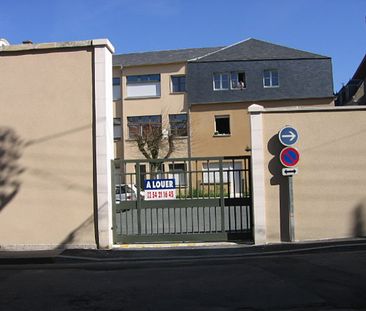 Location Appartement 4 pièces 86 m² Issoudun - Photo 2