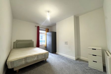 6A High Street, Addlestone - 2 bedrooms Property for lettings - Seymours - Photo 5