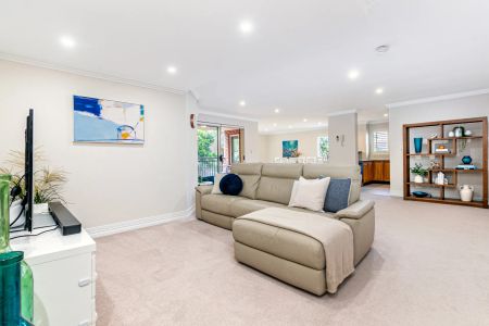 Spacious Three-Bedroom Apartment in a Prime Castle Hill Location - Photo 2