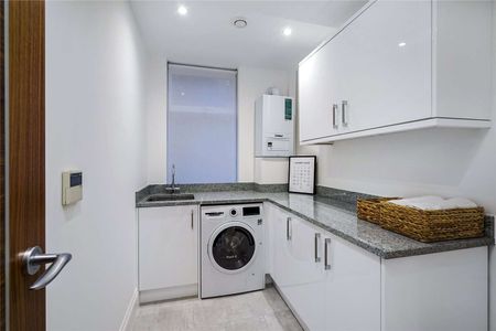 Remarkable modern 2 bedroom, 2 bathroom apartment, fully refurbished to an exceptional standard and beautifully furnished. - Photo 3