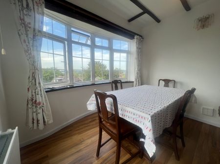 4 bedroom bungalow to rent - Photo 2