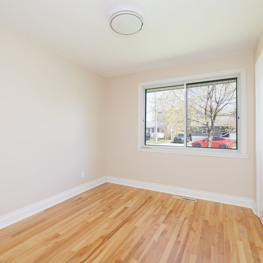 1840 Av. Windermere - Photo 1