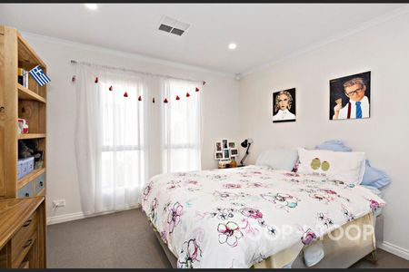 Low maintenance home in a perfect location! - Photo 3