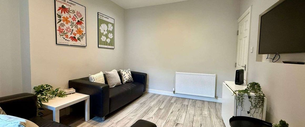 Lune Street Room 3 - Photo 1