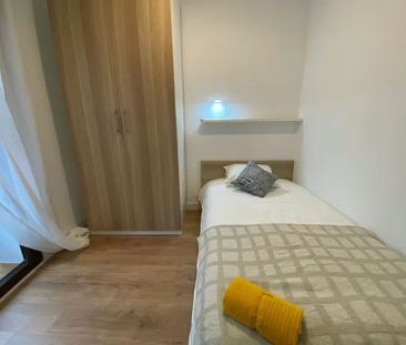 Avenida de la Albufera, Madrid, Community of Madrid 28038 - Photo 6