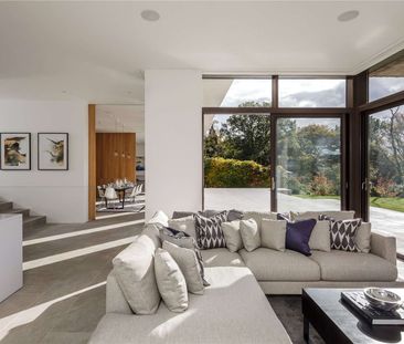 A contemporary masterpiece in one of Cheshire’s most exclusive sett... - Photo 2