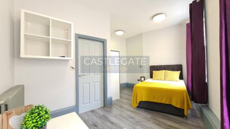 1 bedroom in a flat share to rent - Photo 2