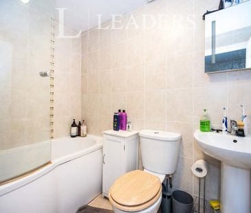 4 bedroom flat to rent - Photo 2