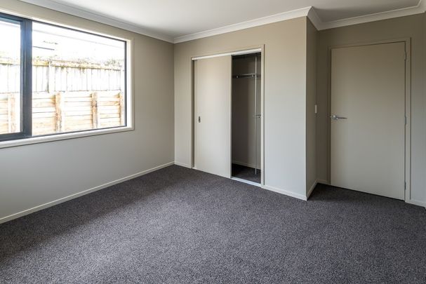 NEW LYNN, 4 BEDROOMS - Photo 1