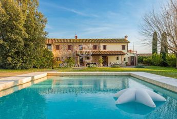 viale apua, Pietrasanta, Tuscany 55045