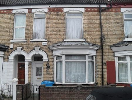 Large 4 Bedroom Student House close to the University - Photo 4